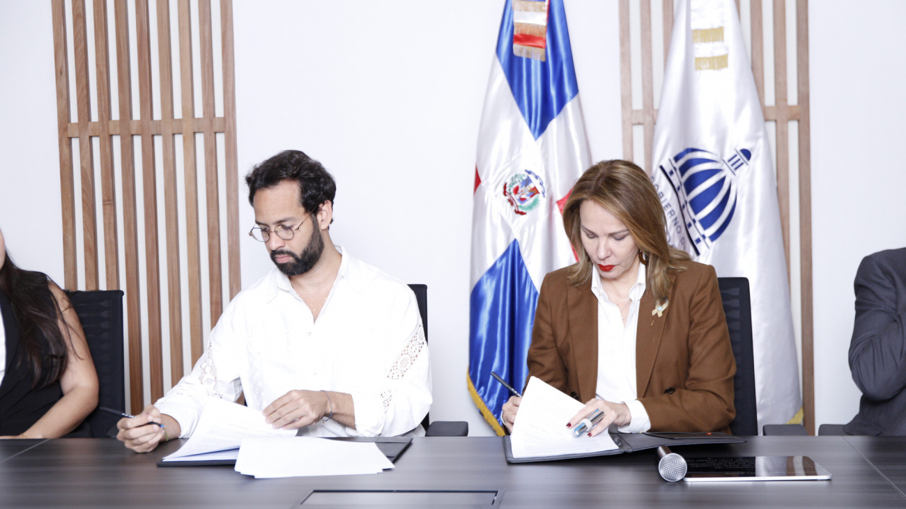El acuerdo fue suscrito por la ministra de Cultura, Milagros Germán, y el gerente de Design Week Dominicana, Jorge Emmanuel Brown